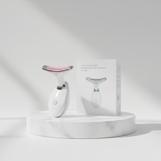 Vit EMS-massager med box på podium